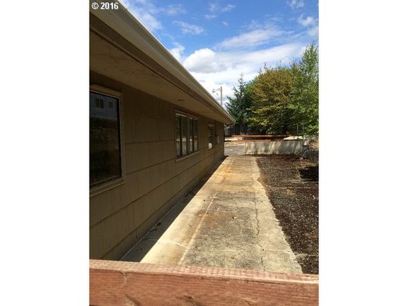 859 Lookingglass Road, Roseburg, OR 97471